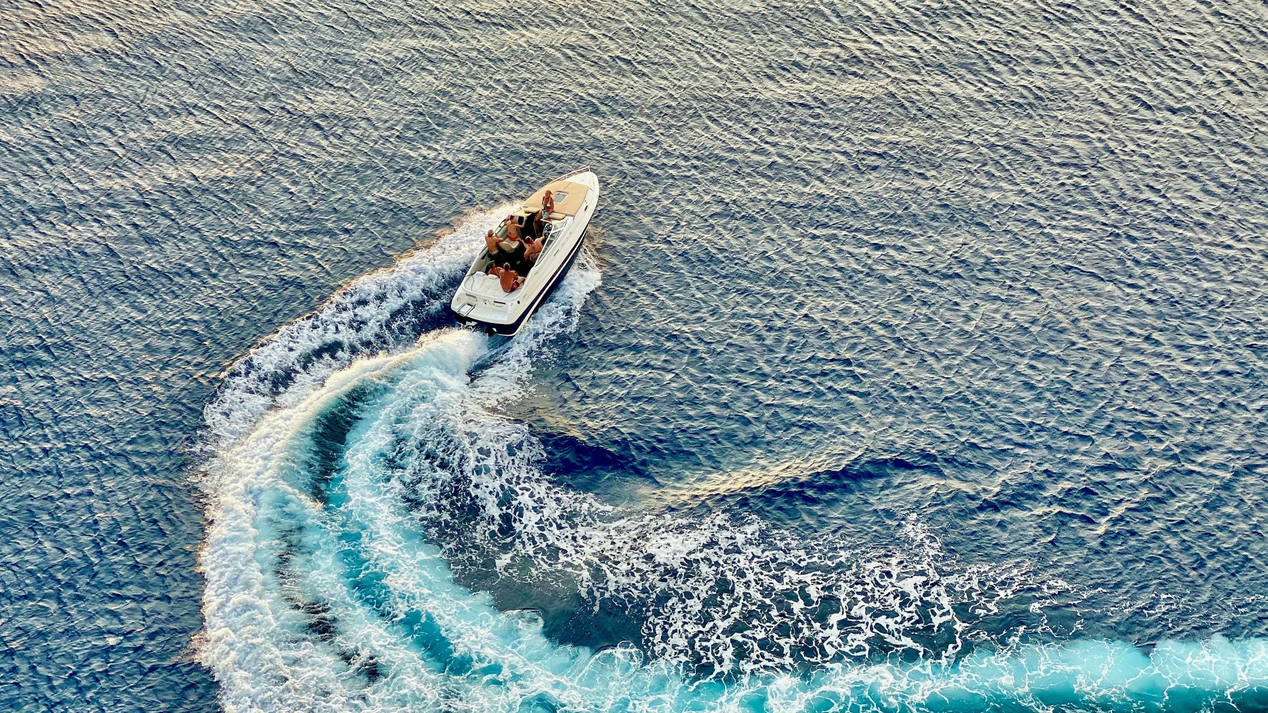 Alles wat je moet weten over een boot radio: Veelgestelde vragen beantwoord